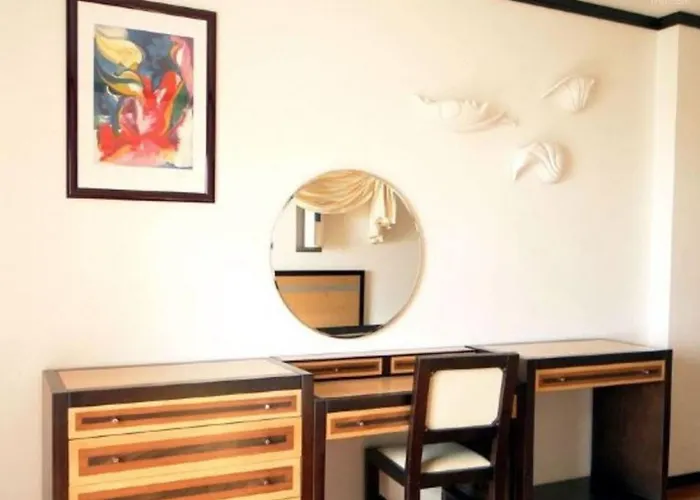 Perfect 1 Bedroom *